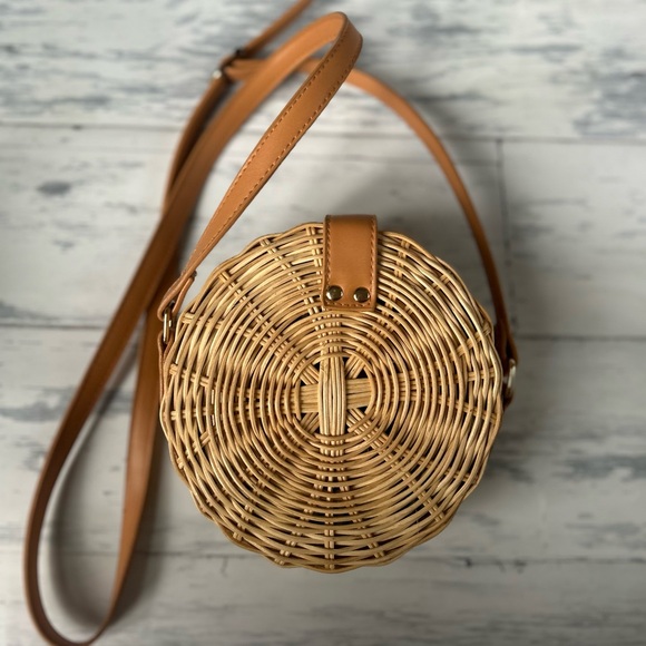 Wicker crossbody round purse with navy interior - Picture 3 of 4